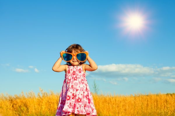 Πώς θα προστατεύσω το παιδί από τη θερμοπληξία; καλοκαίρι θερμοπληξία ήλιος 