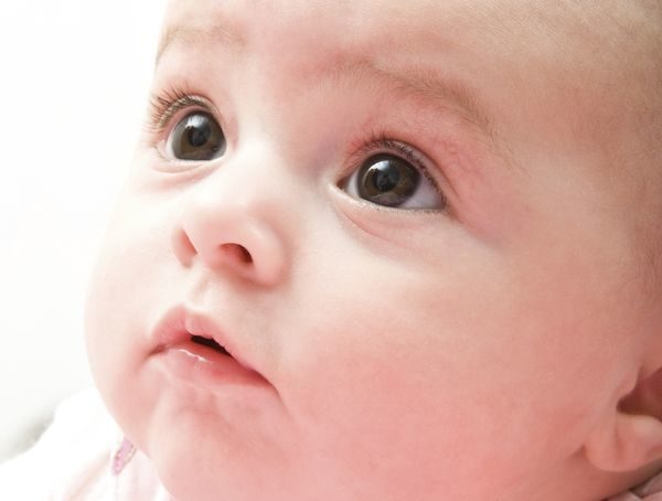 Ποια χρώματα μπορεί να δει ένα μωρό έως 3 μηνών; όραση  