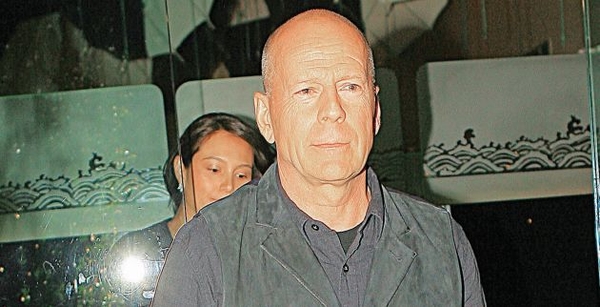 Ο σκληρός του Χόλιγουντ Μπρους Γουίλις στο Αίγιο!   Ο σκληρός του Χόλιγουντ Μπρους Γουίλις στο Αίγιο! Μπρους Γουίλις