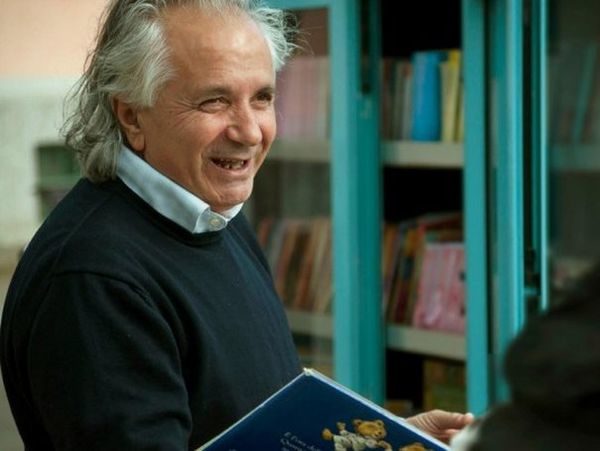 Ο συνταξιούχος Ιταλός δάσκαλος που βοηθάει τα παιδιά να αγαπήσουν το διάβασμα! διάβασμα βιβλία 