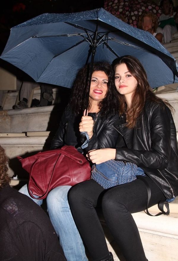 Δείτε την κούκλα εγγονή της Τζένης Καρέζη! Τζένη Καρέζη Τάνια Τρύπη παιδιά διασήμων Κωνσταντίνος Καζάκος 