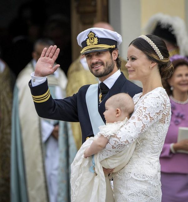 Η πριγκήπισσα Σοφία της Σουηδίας βάπτισε τον γίο της (φωτογραφίες) Σουηδία πριγκήπισσα Σοφία παιδιά διασήμων Κέιτ Μίντλετον Διάσημες Βαπτίσεις 2016 