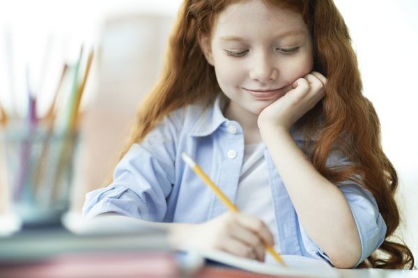 Βοηθώντας τα παιδιά να οργανώσουν την καθημερινή τους μελέτη καθημερινή μελέτη 
