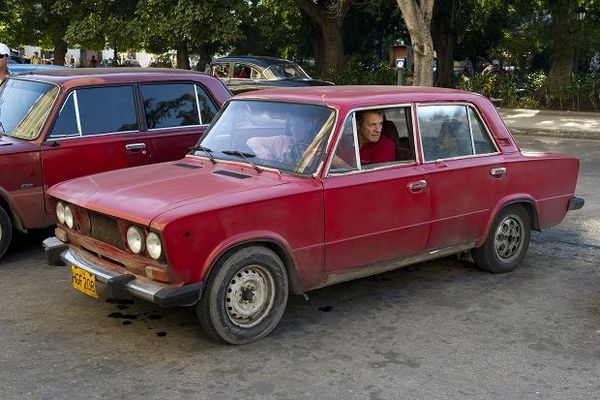 Τρελό γέλιο: Όταν ένα παλιό Lada βάζει μπρος 