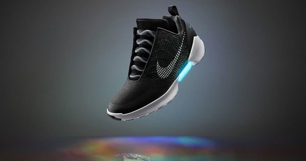 Θραύση κάνει το παπούτσι των 720 δολαρίων από τη Nike που δένουν μόνα τους! αθλητικά παπούτσια 