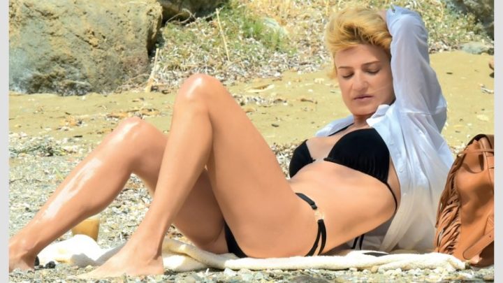 Πώς η Φαίη Σκορδά δείχνει sexy και αυτό το Καλοκαίρι! Φαίη Σκορδά γυμνασμένα πόδια  