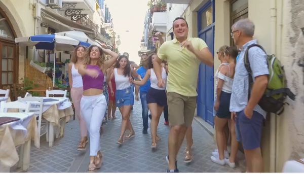 Η Μάντισσα σε prewedding βίντεο στην Παλιά Πόλη Χανίων! 