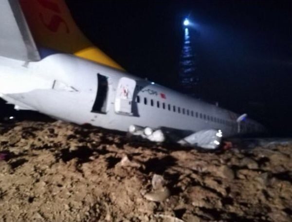 Απίστευτες εικόνες στην Τουρκία: Αεροπλάνο γλίστρησε στον γκρεμό! Τουρκία παράξενες ειδήσεις 