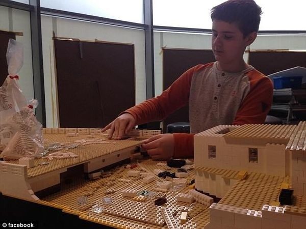 15χρονο αγόρι με αυτισμό έφτιαξε ακριβές αντίγραφο του τιτανικού με Lego αυτισμός lego 