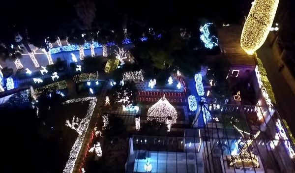 Το μοναδικό αρχοντικό στη Χίο στολίστηκε με 177.000 χριστουγεννιάτικα λαμπάκια (video) Χριστούγεννα Χίος 
