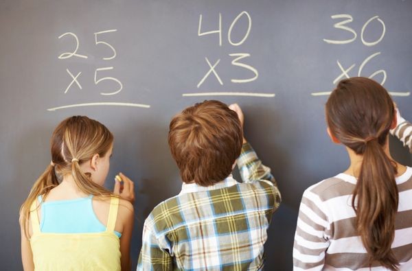 Έρευνα καταρρίπτει τον μύθο ότι τα κορίτσια υστερούν από τα αγόρια στα Μαθηματικά Μαθηματικά έρευνες 