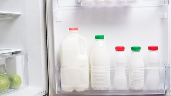 Γιατί δεν πρέπει να βάζoυμε το γάλα στην πόρτα του ψυγείου ψυγείο γάλα  